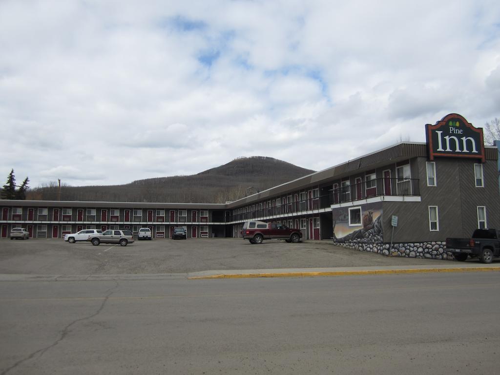 The Pine Inn Chetwynd Exterior photo