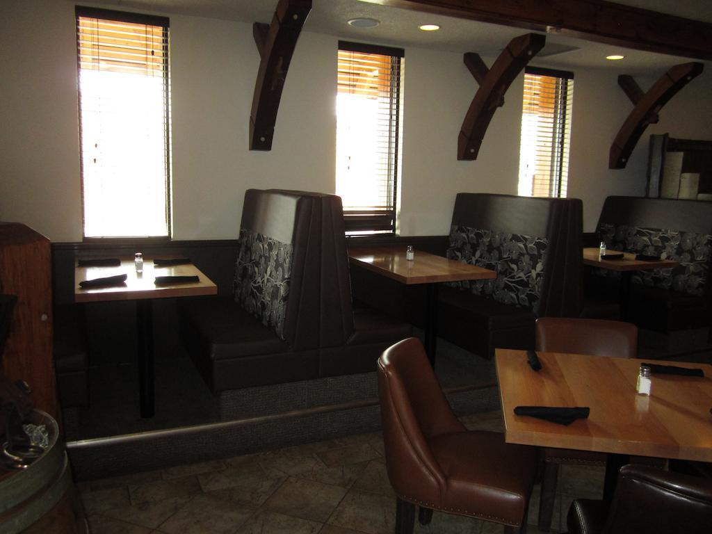The Pine Inn Chetwynd Exterior photo