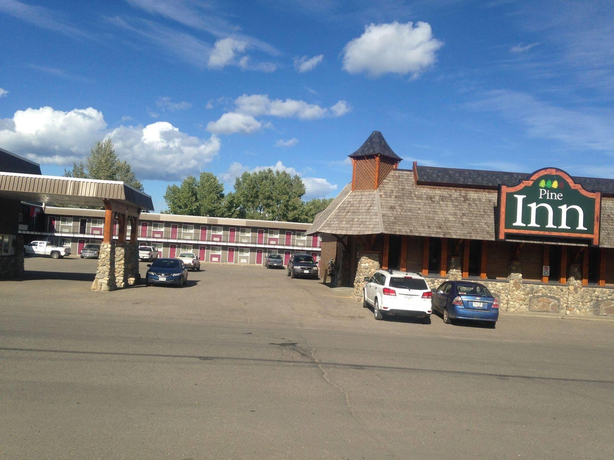 The Pine Inn Chetwynd Exterior photo